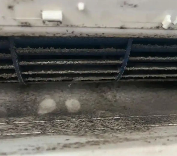 周口市空调吹的风有股烧焦味是怎么回事